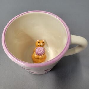 Cat Mug Purple Paw Prints 3D Kitten Inside Yarn Ball 10 oz Ceramic Cup Cute 1998